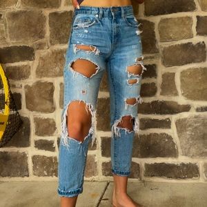 Distressed Hi-Rise Denim Jeans!
